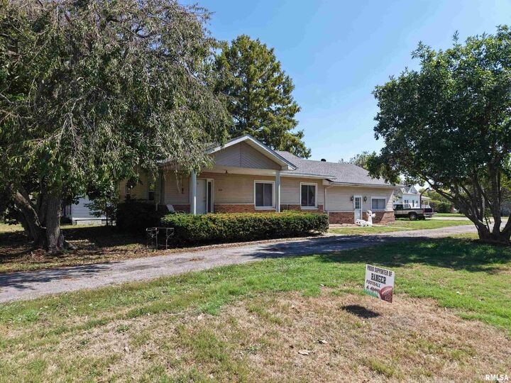 Property Photo:  204 W Gelston Street  IL 62891 