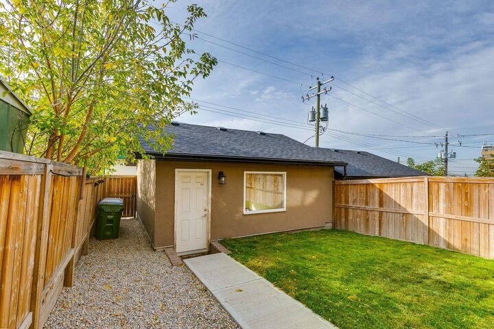 Property Photo:  2817 16 Avenue SE  AB T2A 0M7 