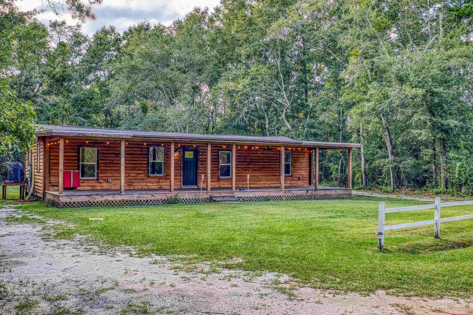 Property Photo: 2989 N 5th Ave FL 32583