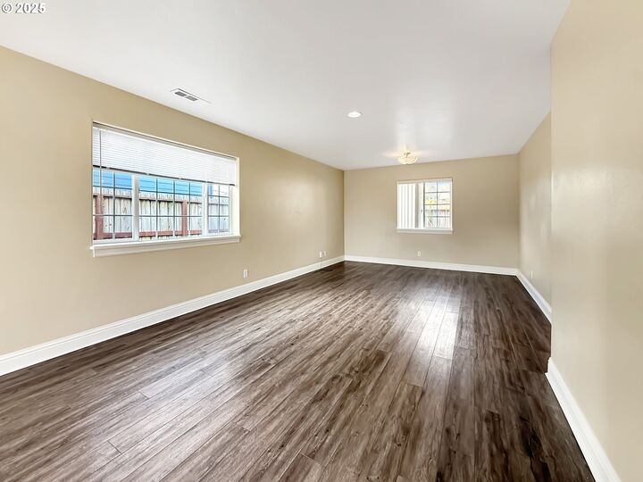 Property Photo: 714 Pioneer Rd 1B OR 97415