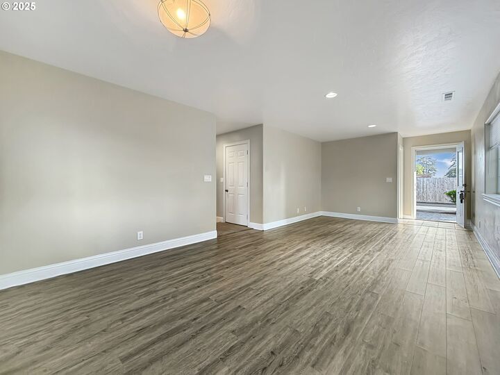 Property Photo:  714 Pioneer Rd 3B  OR 97415 