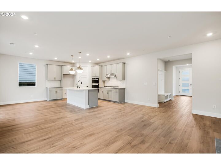 Property Photo: 3865 W 4th St WA 98671