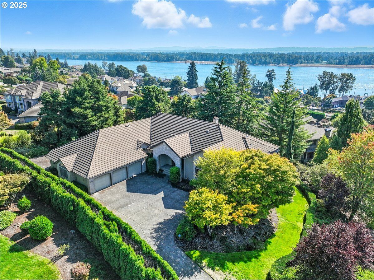 Property Photo:  3521 SE 147th Ct  WA 98683 