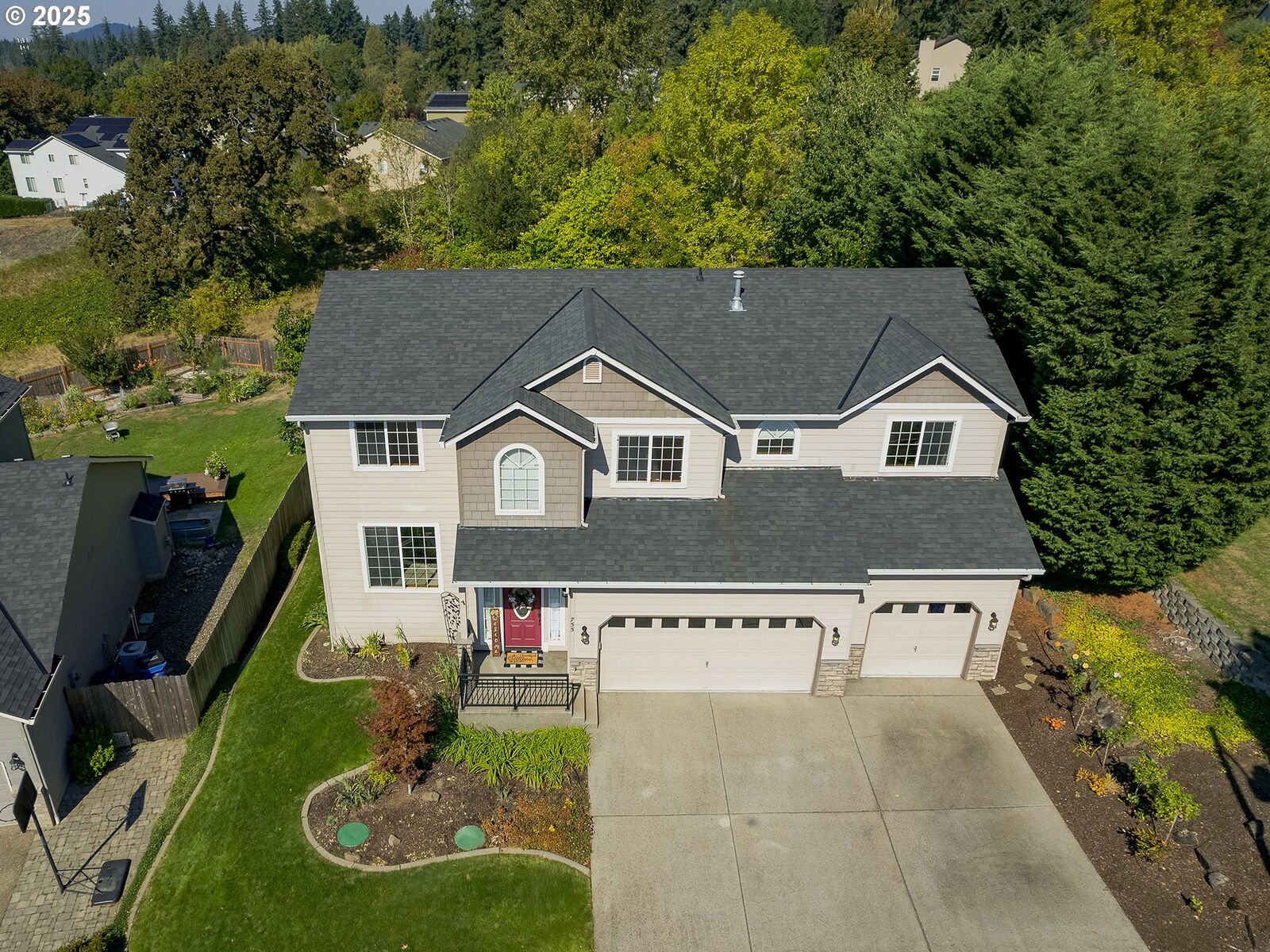 Property Photo:  755 NE 40th Cir  WA 98607 