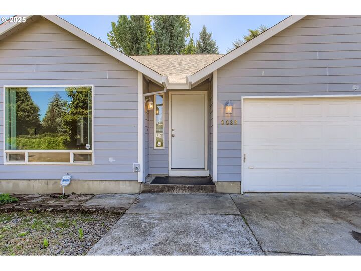 Property Photo:  8838 SE Clinton St  OR 97266 