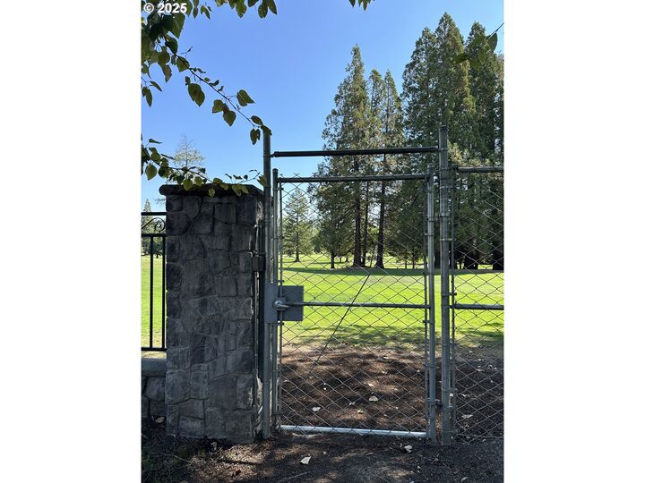 Property Photo:  6555 SW 86th Ave  OR 97223 