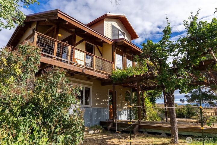 Property Photo:  57  Lealand Lane  WA 98862 