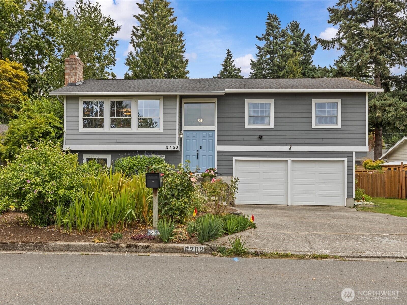 Property Photo:  6202  120th Avenue NE  WA 98033 