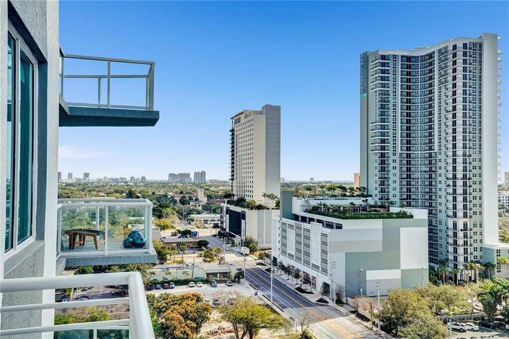 Property Photo: 315 NE 3rd Avenue 1105 FL 33301