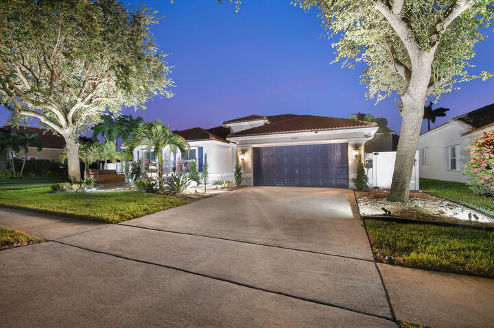 Property Photo: 6405 Shadow Creek Village Circle FL 33463