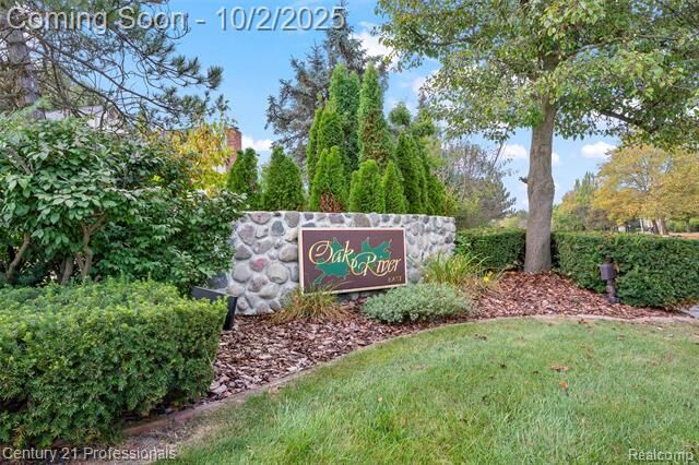 Property Photo:  4310 Birch Run Drive  MI 48098 