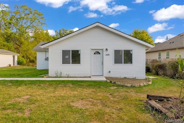 Property Photo:  1038 Vinewood Street  MI 48326 