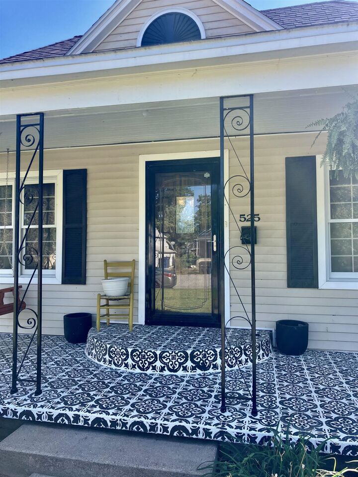 Property Photo: 525 W 5th St KS 67114