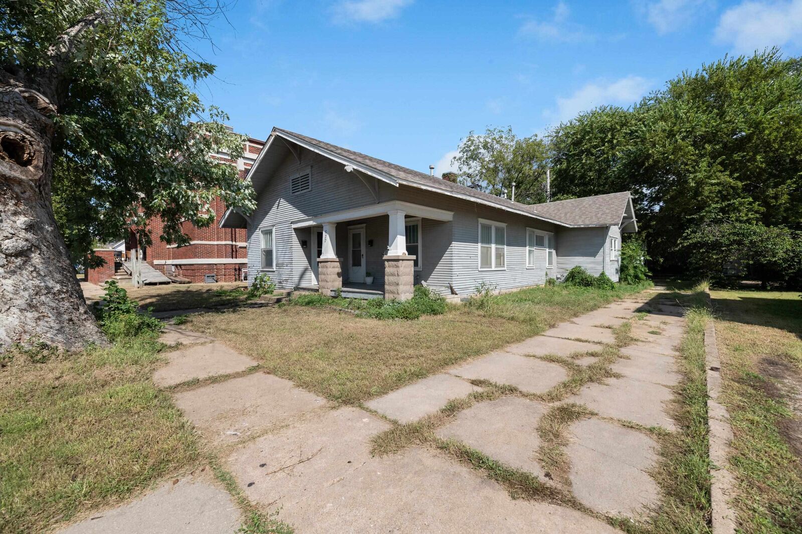 Property Photo: 522 N School St KS 67010