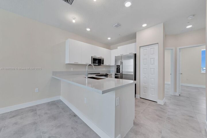 6420 NW 102nd Path 303  Doral FL 33178 photo