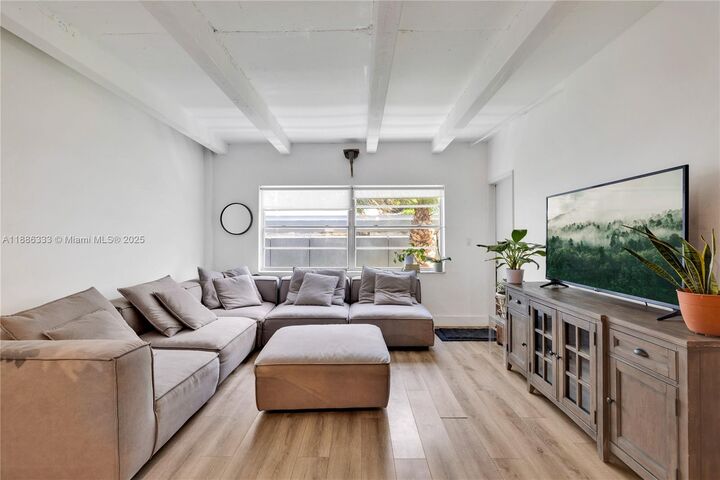 Property Photo:  325 Ocean Dr 206  FL 33139 