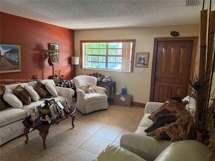 Property Photo: 10371 SW 5th St FL 33174
