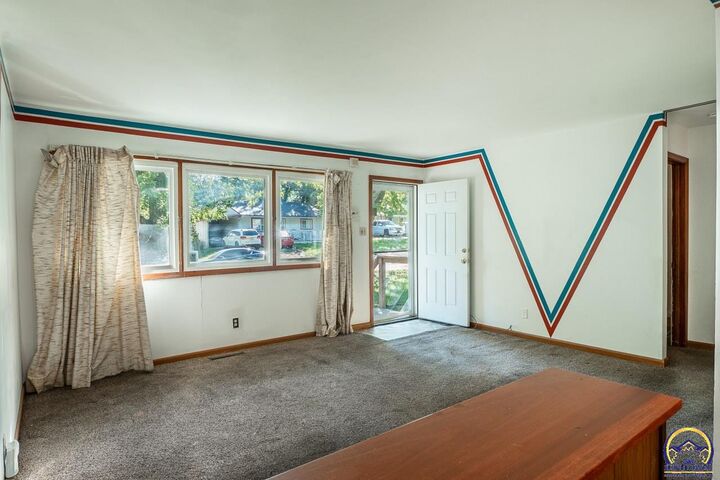 Property Photo: 3117 SE Dupont St KS 66605