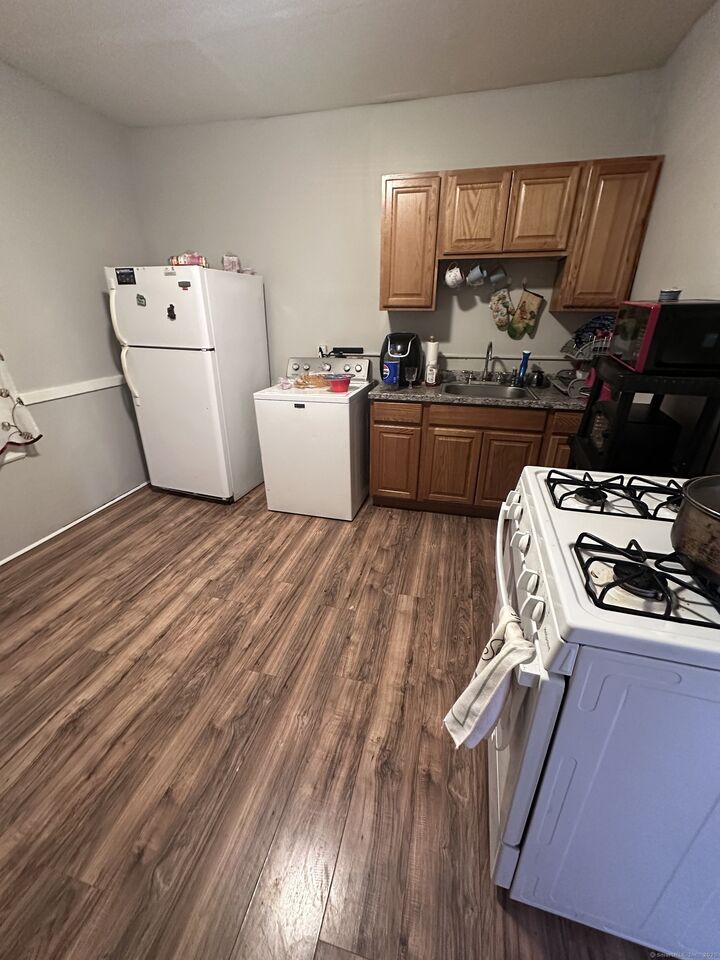 Property Photo:  49 Benton Street  CT 06114 