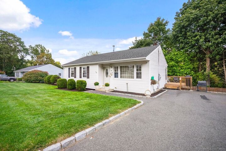 Property Photo:  8 Briarwood Drive  CT 06810 