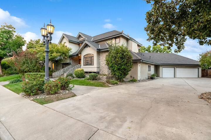 Property Photo: 3735 W Woodside Avenue CA 93291