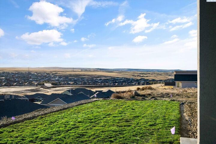 Property Photo:  6613 W 27th Ave  WA 99338 