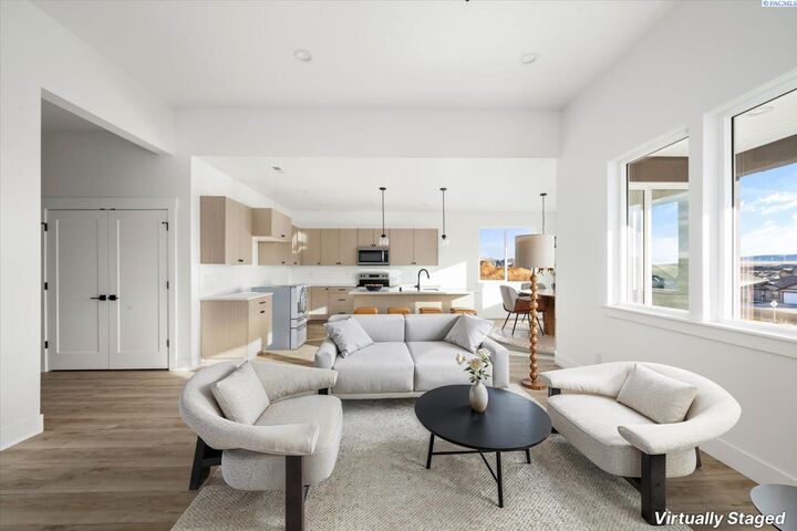 Property Photo: 6613 W 27th Ave WA 99338