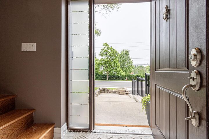 Photo de la propriété:  24 Joymar Drive  ON L5M 1E9 