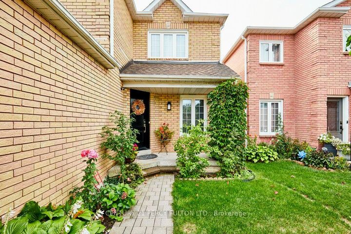 Photo de la propriété: 46 Reese Avenue ON L1T 3V8