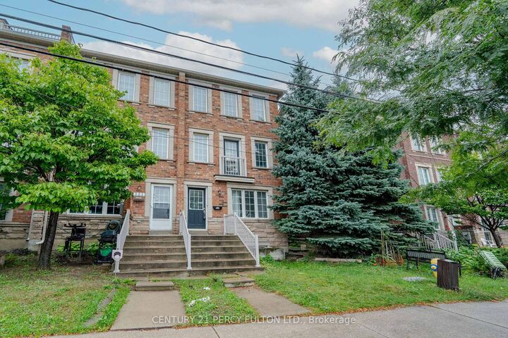 Photo de la propriété: 119 Torbarrie Road ON M3L 1G8