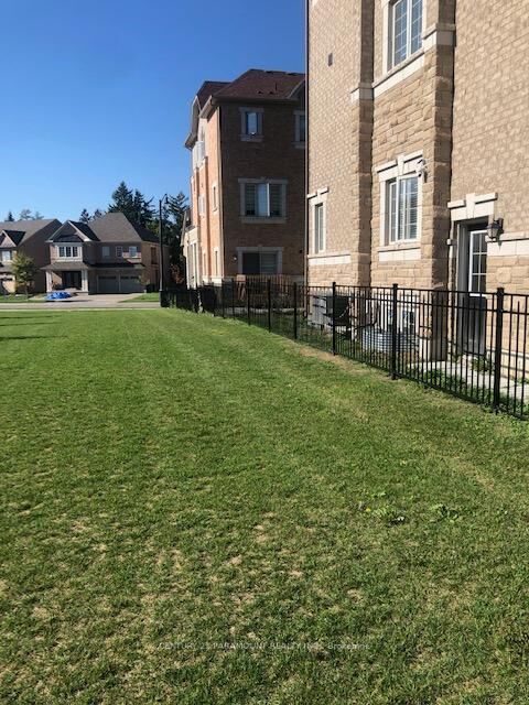 Photo de la propriété: 46 Hashmi Place ON L6Y 6K1