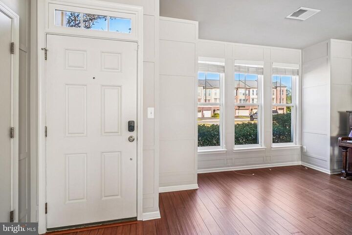 Property Photo: 9096 Ribbon Falls Loop VA 20136