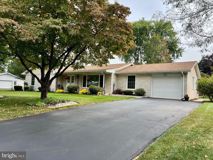 Property Photo:  14 Pennwood Road  PA 17042 