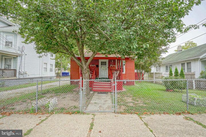 Property Photo:  724 E Grape Street  NJ 08360 