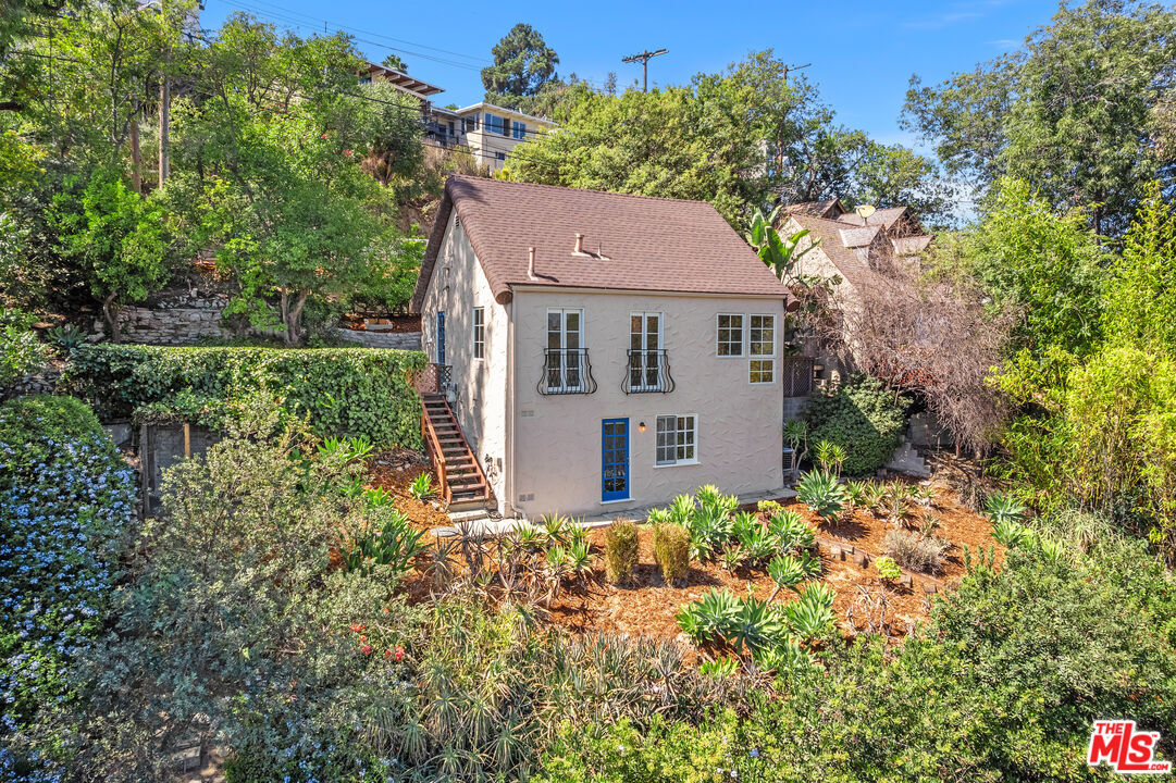 Property Photo:  502 Dove Dr  CA 90065 