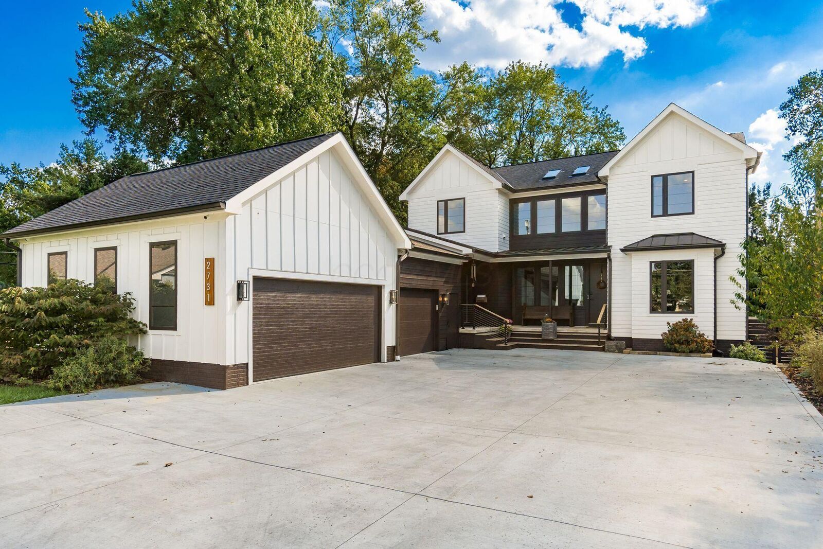 Property Photo: 2731 Clifton Road OH 43221