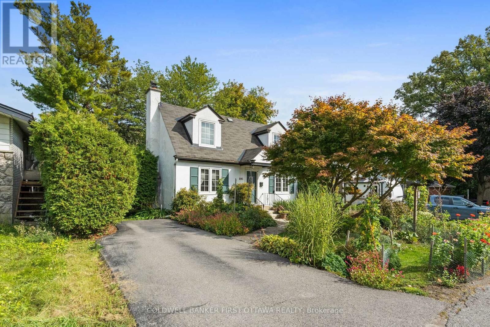 Property Photo: 895 Dundee Avenue ON K2B 5T2