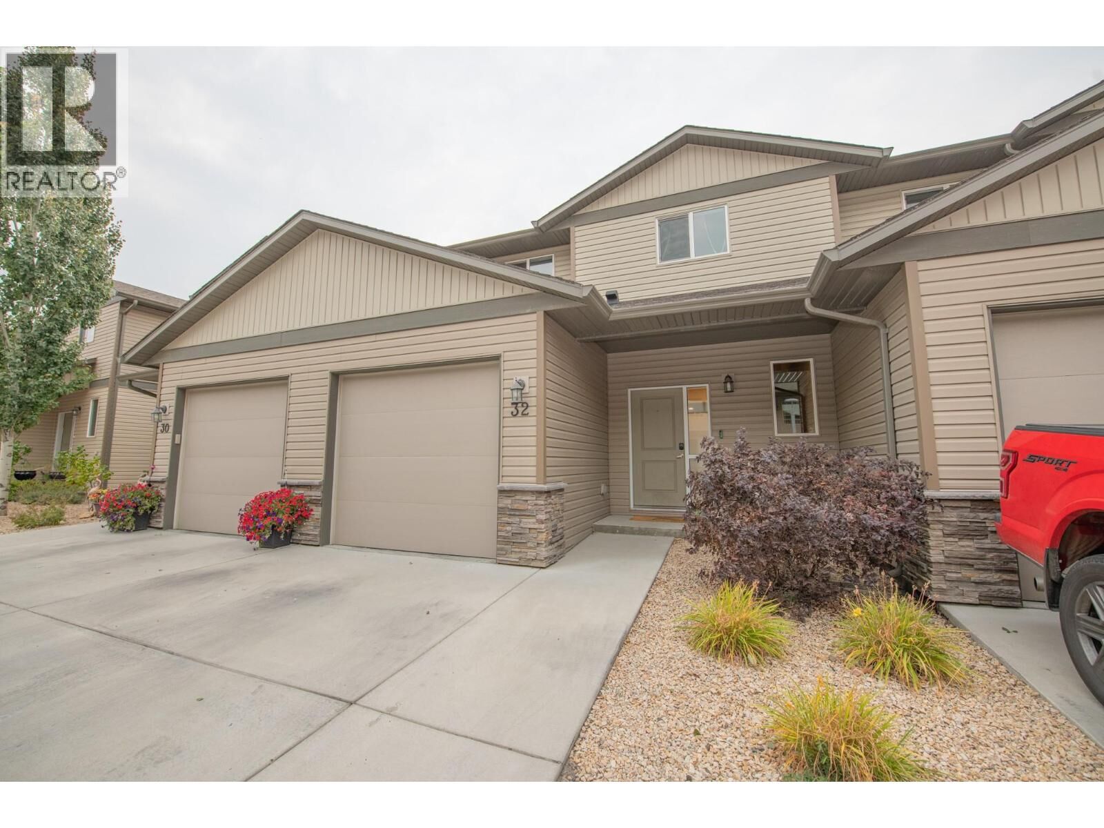 Property Photo: 933 Mount Robson Place 32 BC V1B 4G4