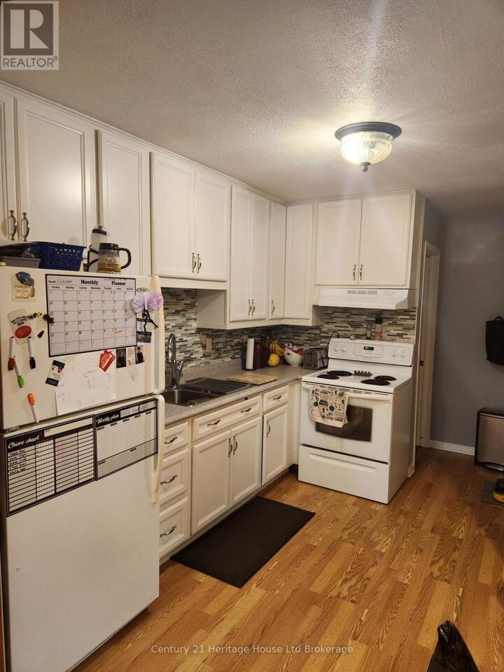 Property Photo:  140 Dover Street  ON N4S 3M1