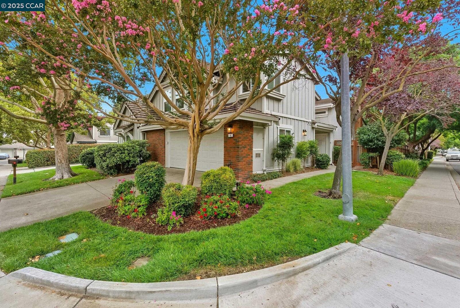 Property Photo:  5 San Carlo Ct  CA 94526 