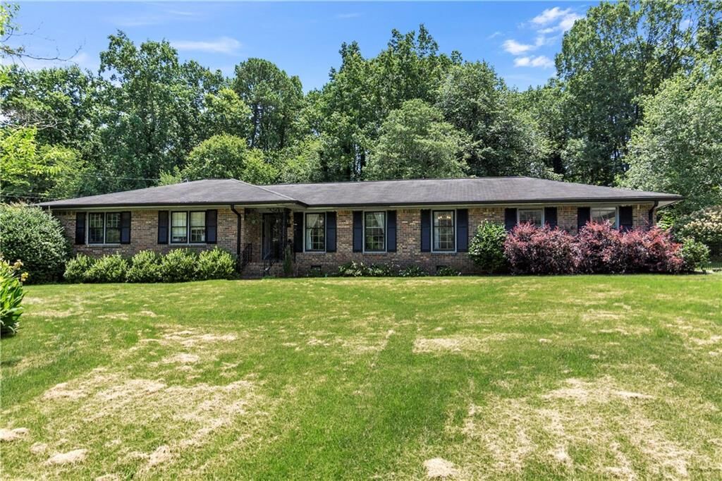 Property Photo: 2532 Millbrook Drive GA 30078