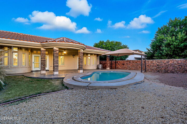 Property Photo:  6147 Via De Los Arboles  TX 79932 
