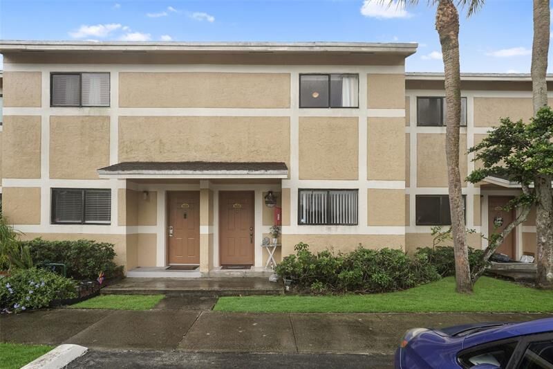 Property Photo: 9468 S Palm Cir FL 33025