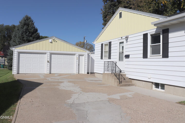 Property Photo:  710 23rd Street N  ND 58501 
