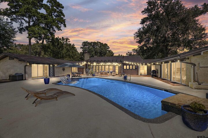 Property Photo: 1300 Montclair St TX 75601