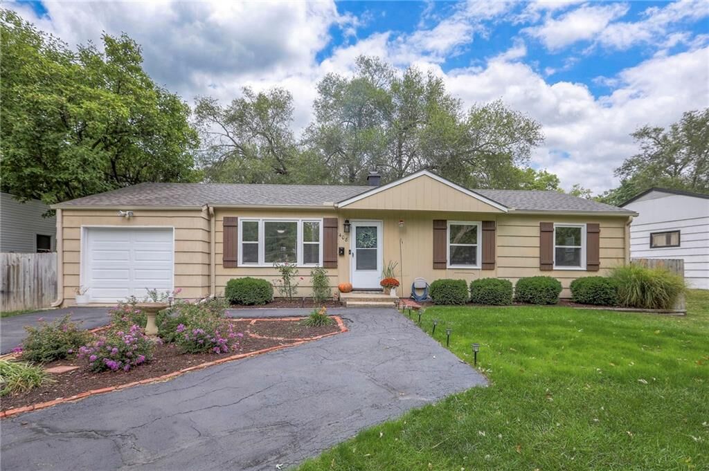 Property Photo:  408 W 91st Street  MO 64114 