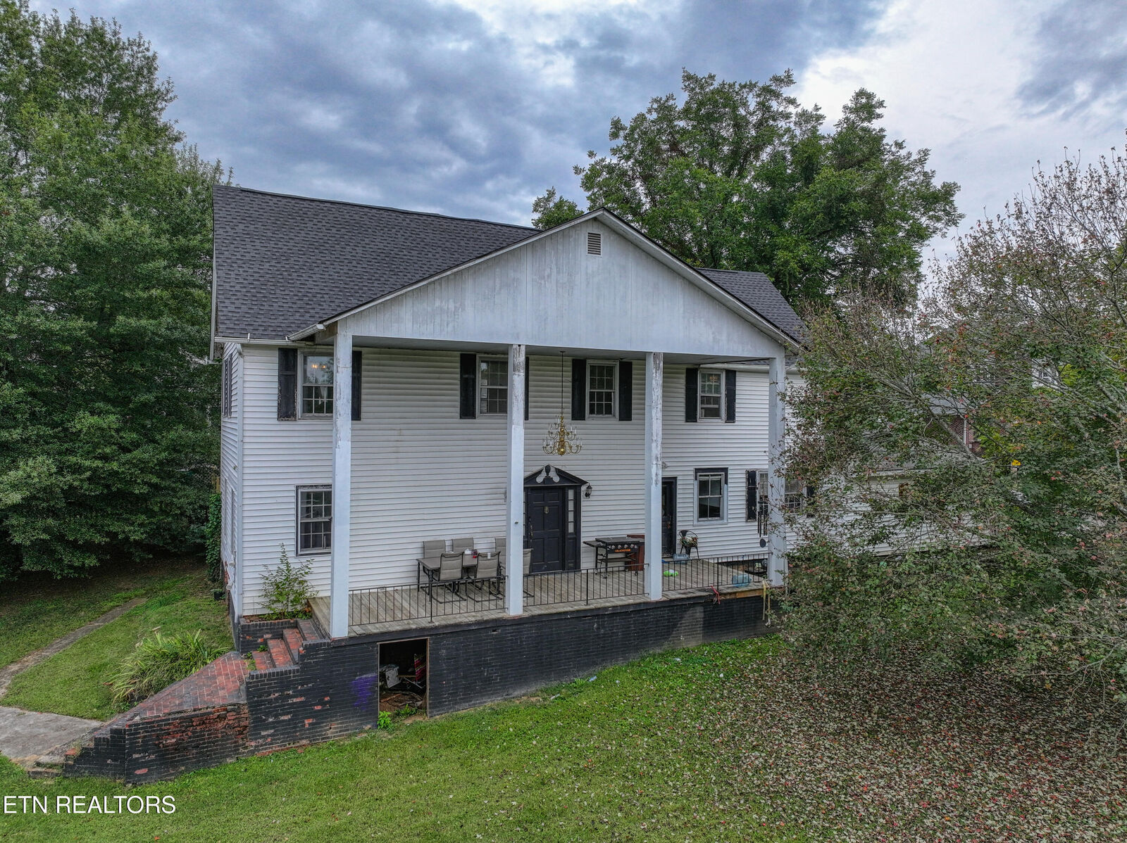 Property Photo:  409 E 2nd Ave  TN 37771 