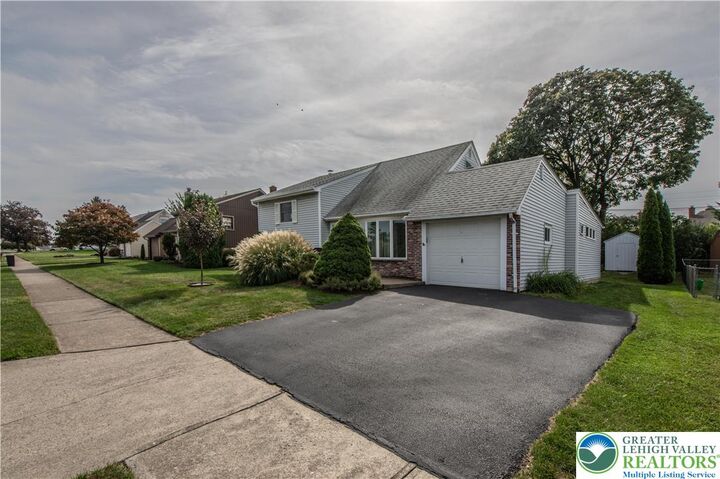 Property Photo:  2229 Vista Drive  PA 18018 