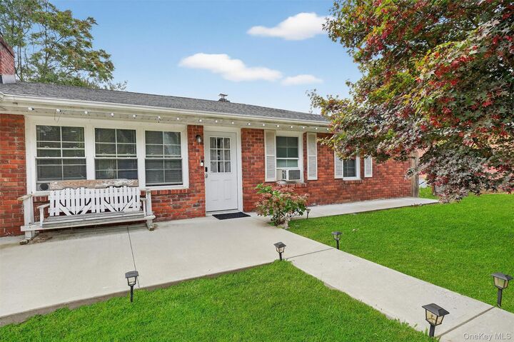 16 Faye Avenue  New Windsor NY 12553 photo