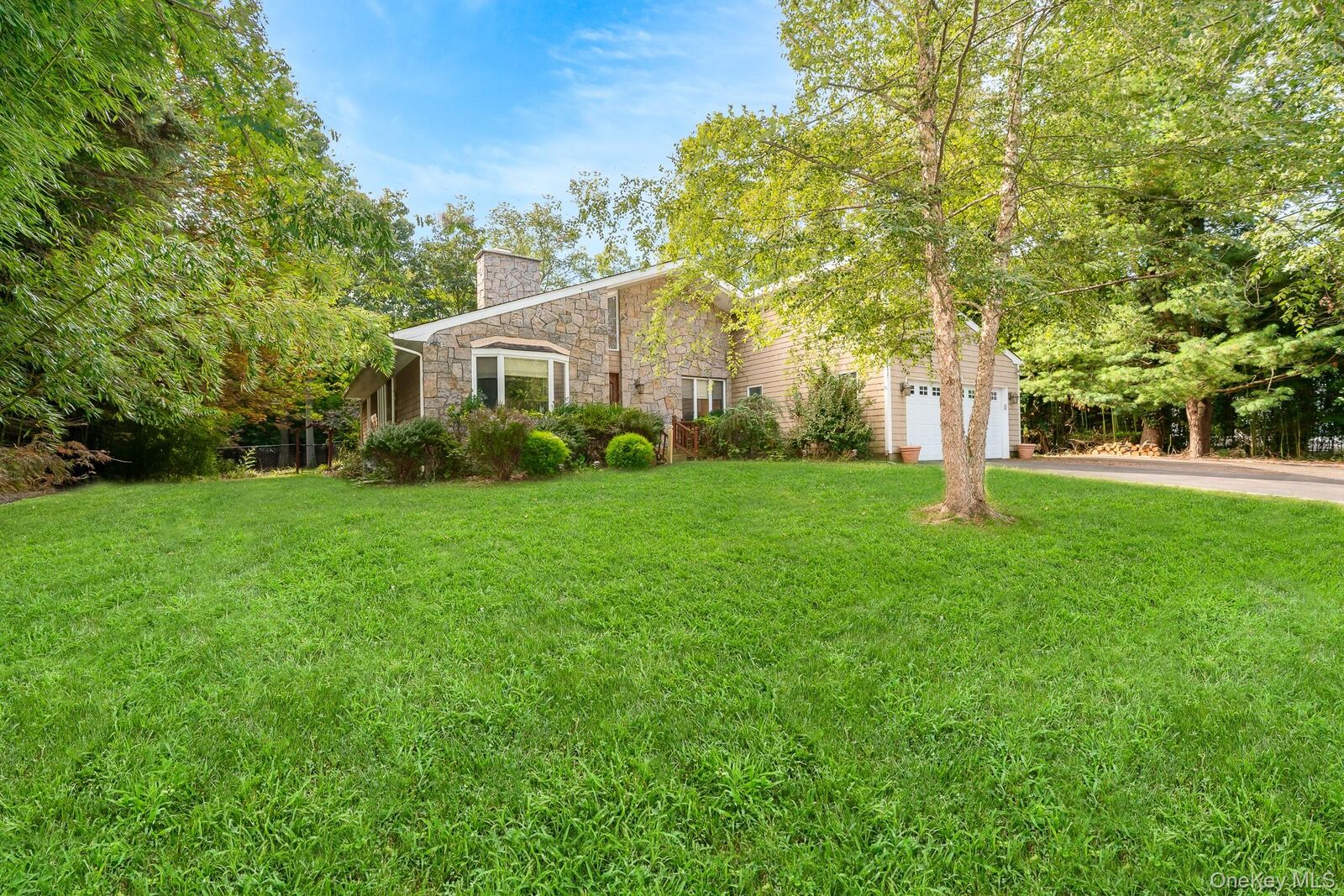 Property Photo: 8 Sunset Lane E NY 11764